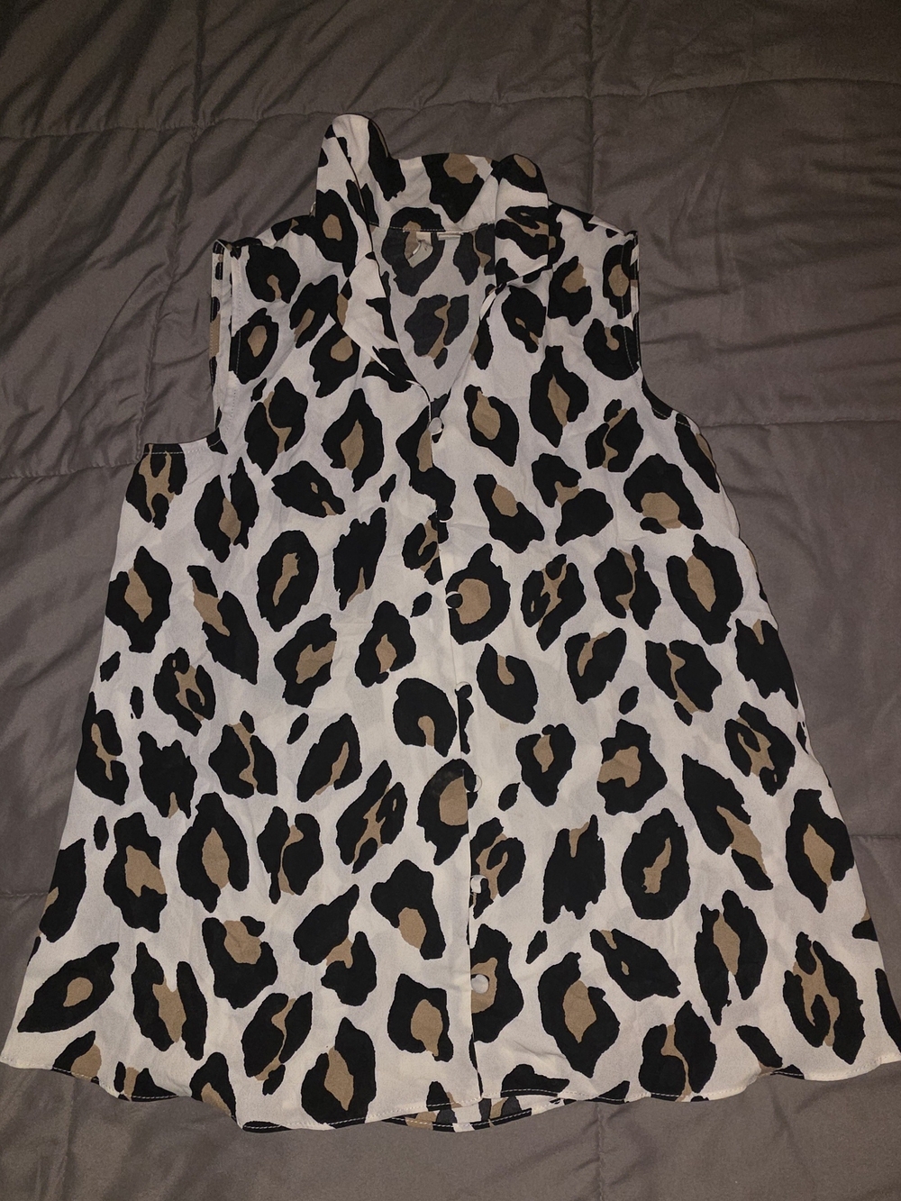 Sleeveless Leopard Print Button-Down Top - White/Tan/Black